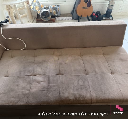ספת בד מרופדת בגוון בז